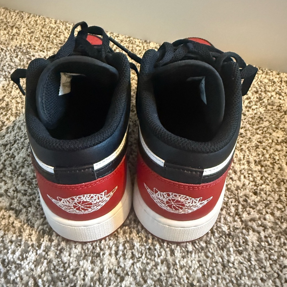 Nike Jordan Boys Low Top Sneakers - Picture 2 of 5